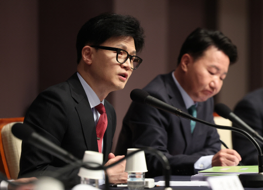 한동훈 국민의힘 비상대책위원장이 7일 서울 중구 한국프레스센터에서 열린 관훈클럽 초청 토론회에서 발언하고 있다.<연합뉴스>